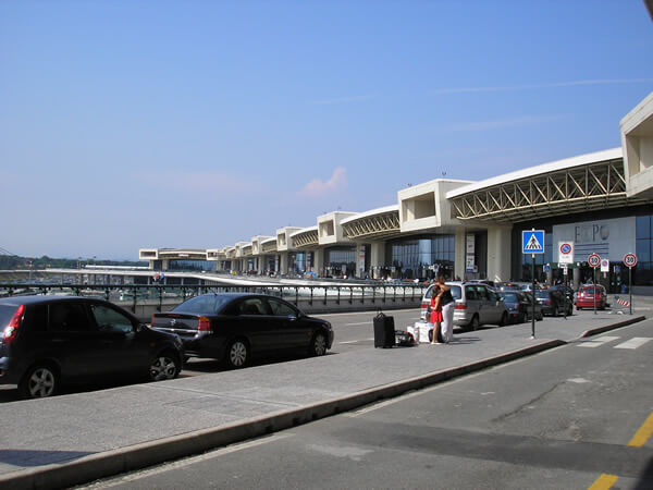 Uber Tariffa Aeroporto di Pratica di Mare, Italia